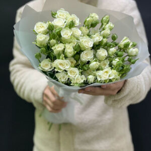 Букет из 9шт кустовой розы