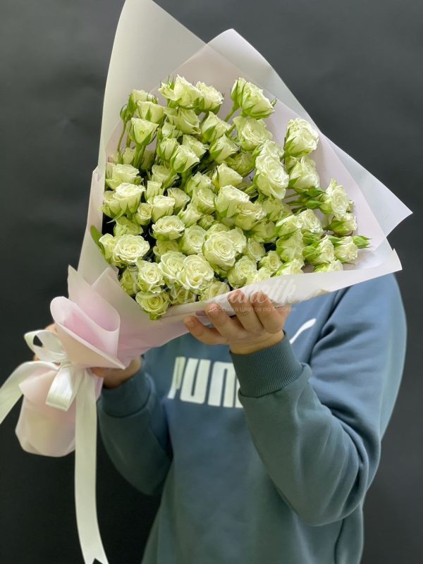 Букет из 19шт кустовых роз