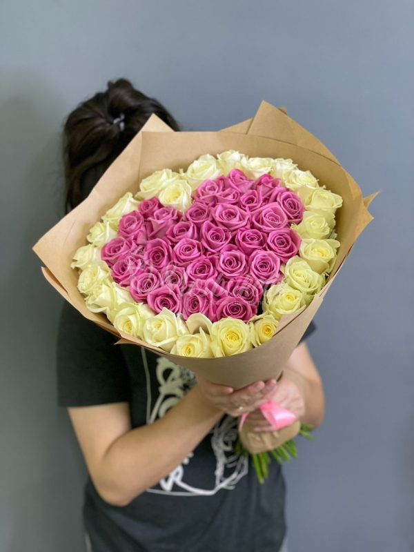 Букет из 51шт розы с сердечком