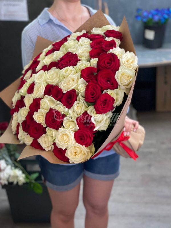 Букет из 101 микс роз