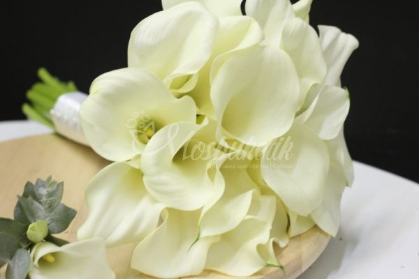 Букет невесты из 19 калл