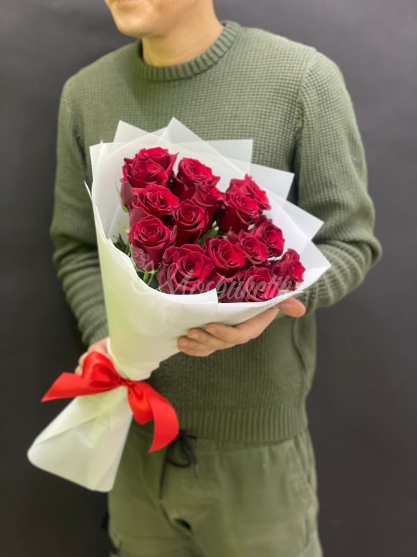 15 красных эквадорских роз