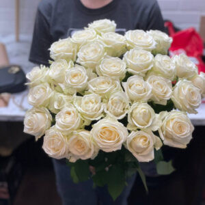 31 белых роз