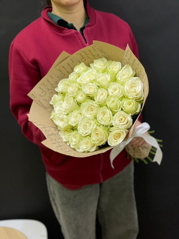 Букет из 31 белой розы