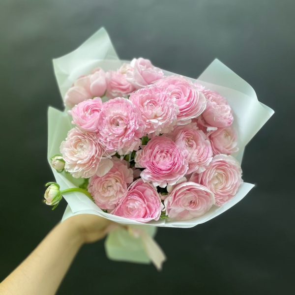 Букет из 15 ранункулюс