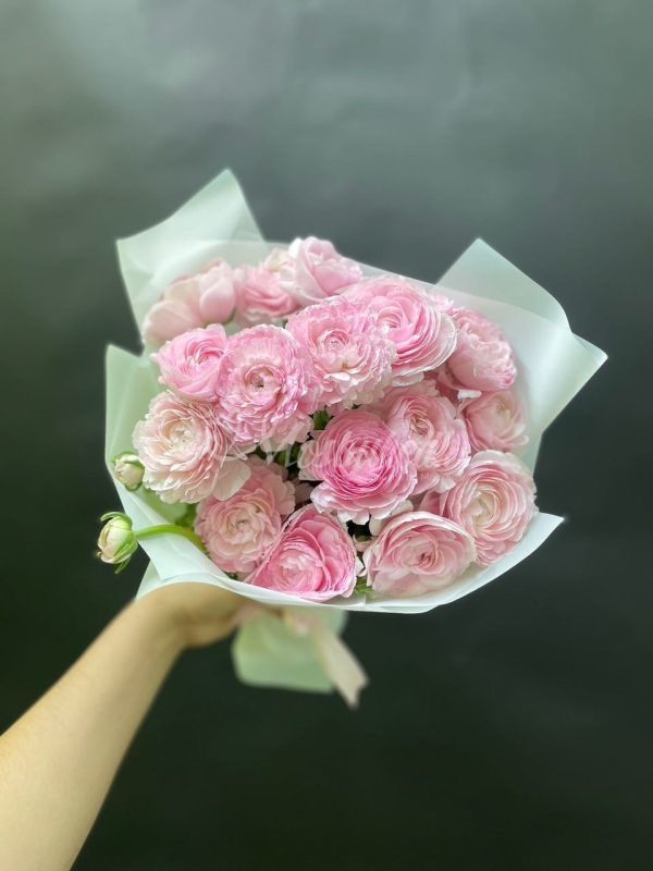 Букет из 15 ранункулюс