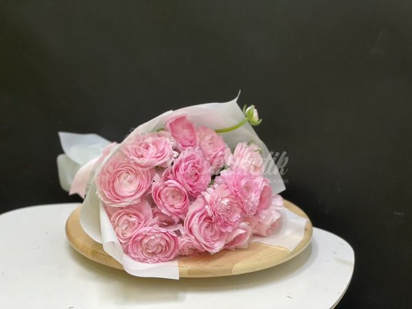 Букет из 15 ранункулюс