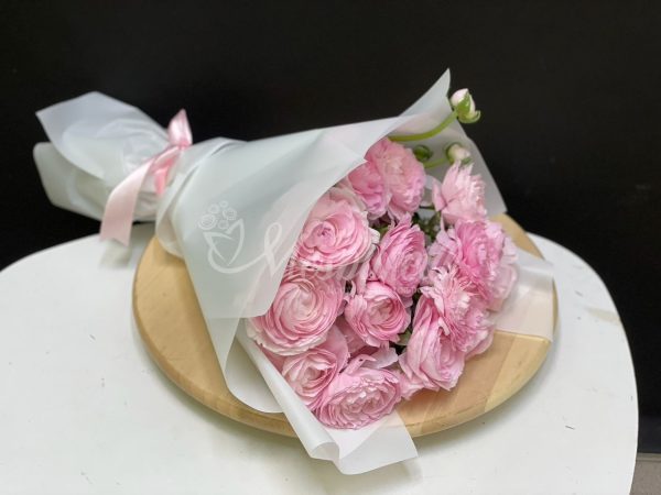 Букет из 15 ранункулюс