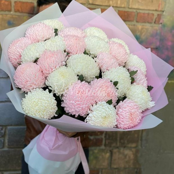 Букет из 25 микс розовых и белых хризантем