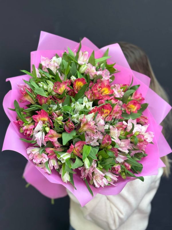 Букет из 29 альстромерия