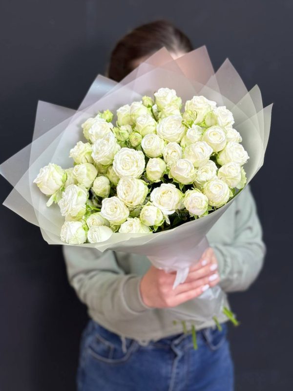 Белые пионовидные розы — изображение 3