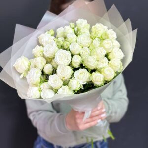 Белые пионовидные розы