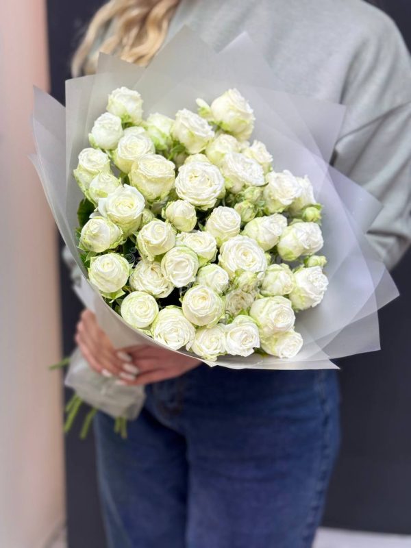 Белые пионовидные розы — изображение 5