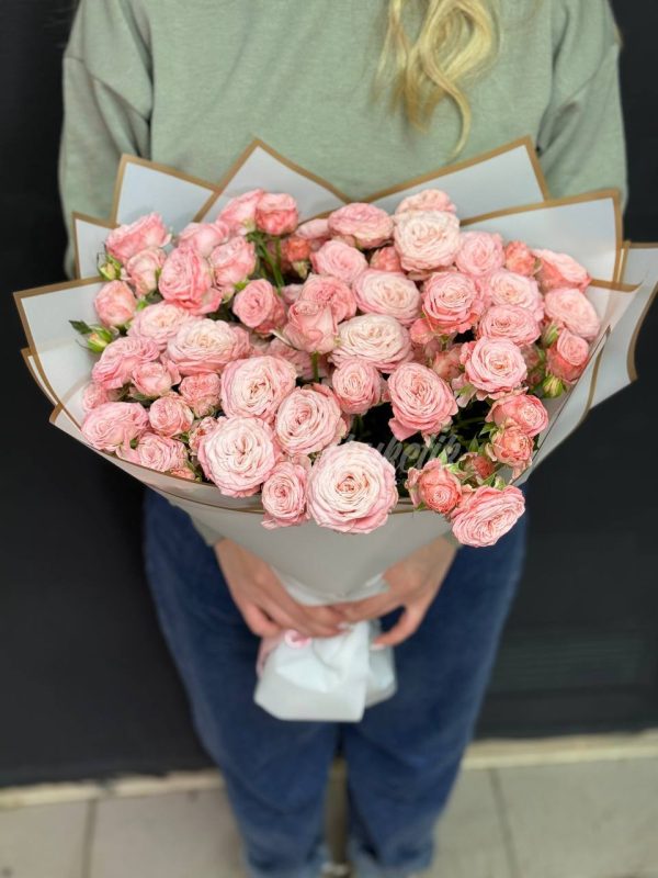 Букет из 9 пионовидных кустовых роз — изображение 4