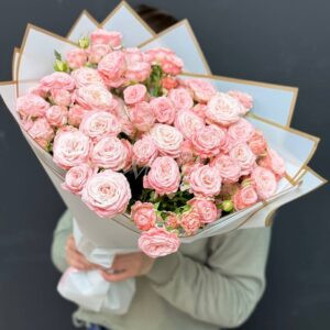 Букет из 9 пионовидных кустовых роз