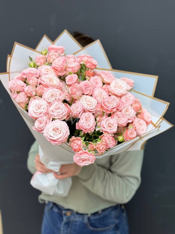 Букет из 9 пионовидных кустовых роз