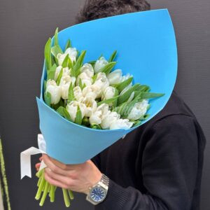Букет из 25 белых тюльпанов