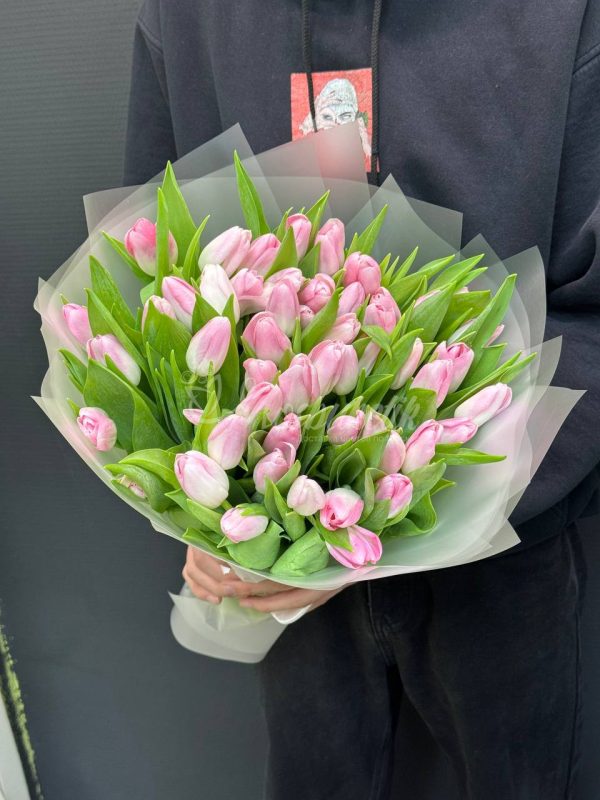 Букет из 51 розовых тюльпанов — изображение 9