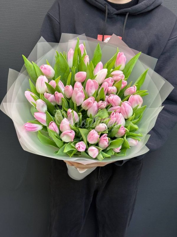 Букет из 51 розовых тюльпанов — изображение 7