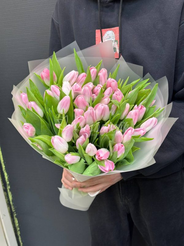 Букет из 51 розовых тюльпанов — изображение 6