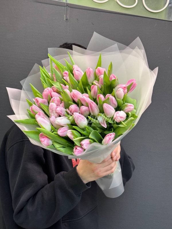 Букет из 51 розовых тюльпанов — изображение 5