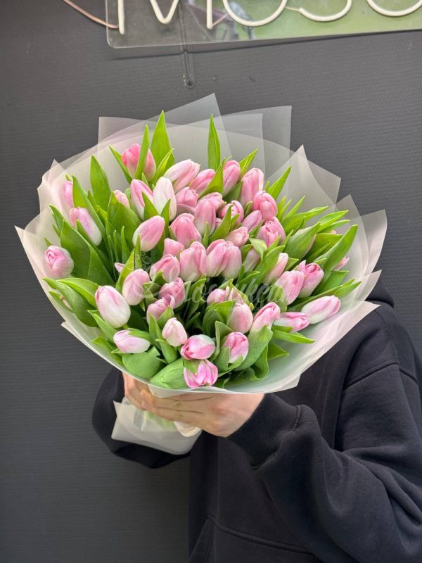 Букет из 51 розовых тюльпанов — изображение 2