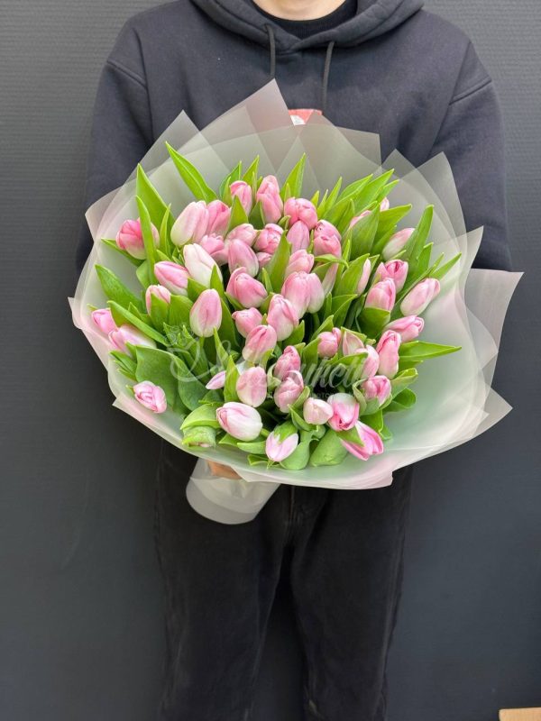 Букет из 51 розовых тюльпанов — изображение 4
