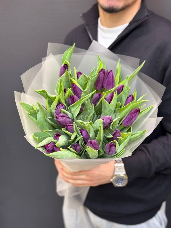 Букет из 25 фиолетовых тюльпанов — изображение 4