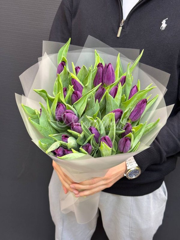 Букет из 25 фиолетовых тюльпанов — изображение 3