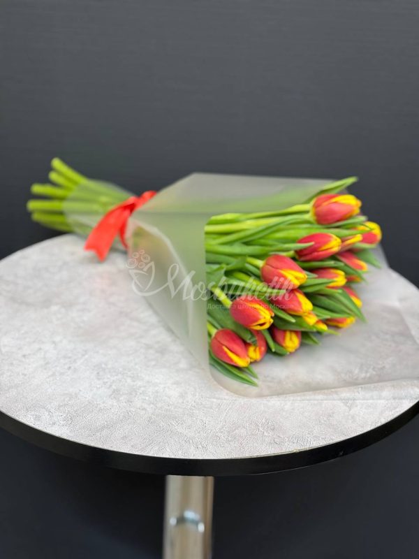 Букет из 19 тюльпанов огонь — изображение 2