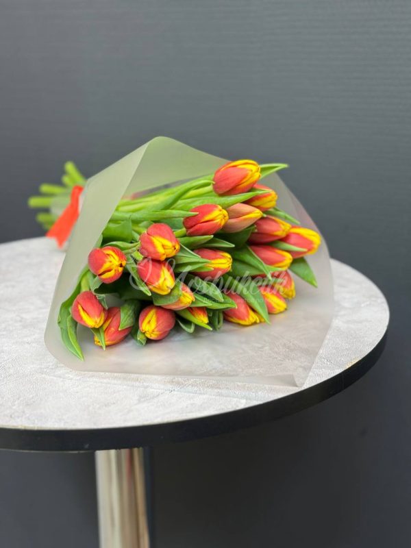 Букет из 19 тюльпанов огонь — изображение 4