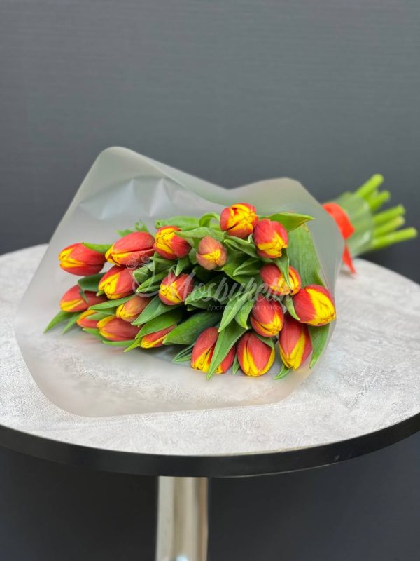 Букет из 19 тюльпанов огонь — изображение 3