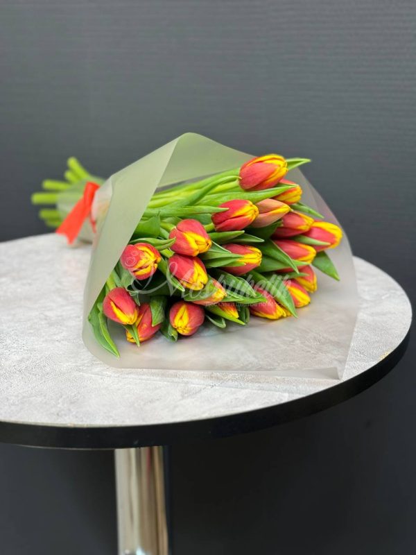 Букет из 19 тюльпанов огонь — изображение 8