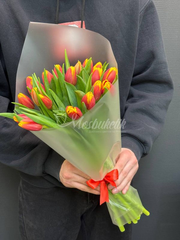 Букет из 19 тюльпанов огонь — изображение 7