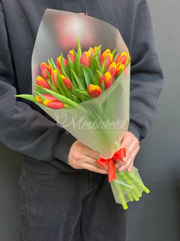 Букет из 19 тюльпанов огонь — изображение 10