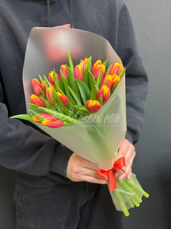 Букет из 19 тюльпанов огонь — изображение 9