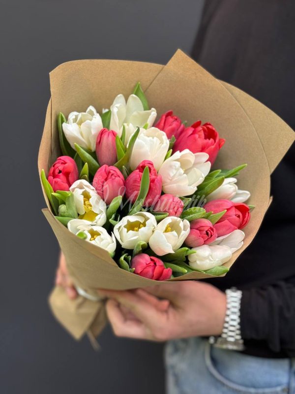 Букет из 25 тюльпанов