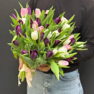 Букет из 51 микс тюльпанов