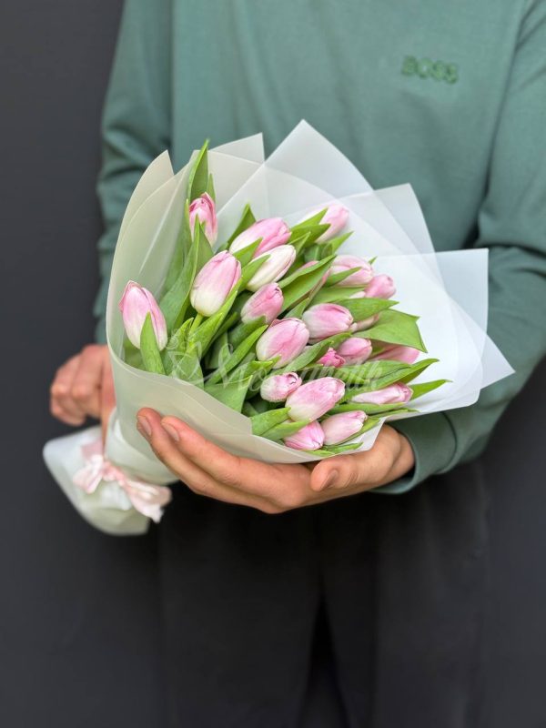 Букет из 25 тюльпанов