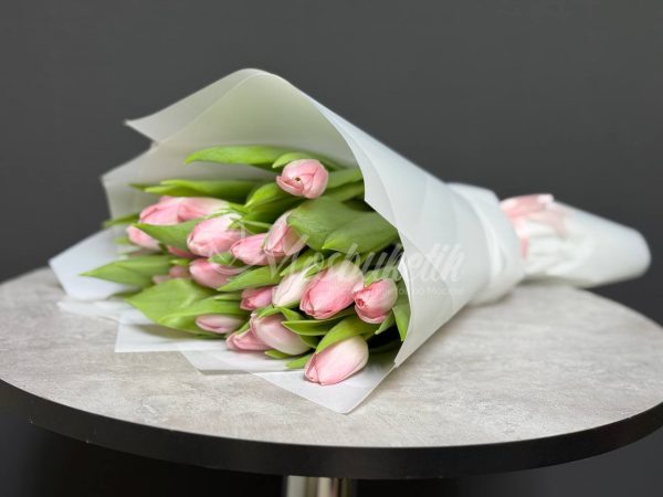 Букет из 25 тюльпанов — изображение 2