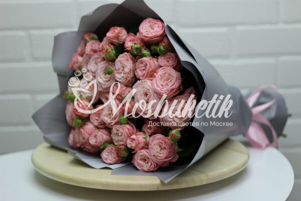 Букет из 19 пионовидных кустовых роз