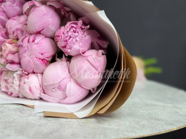 Букет из 13 пионов — изображение 2