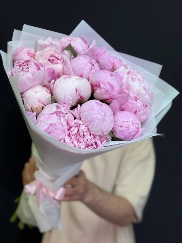 Букет из 15 пионов — изображение 4