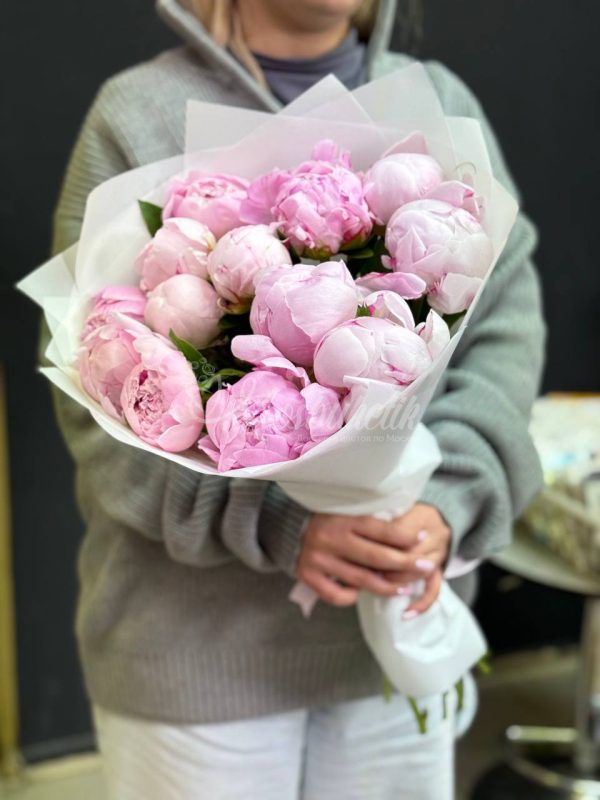 Букет из 13 пионов — изображение 2
