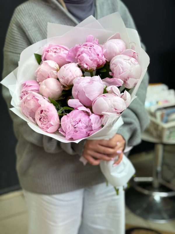 Букет из 13 пионов — изображение 3