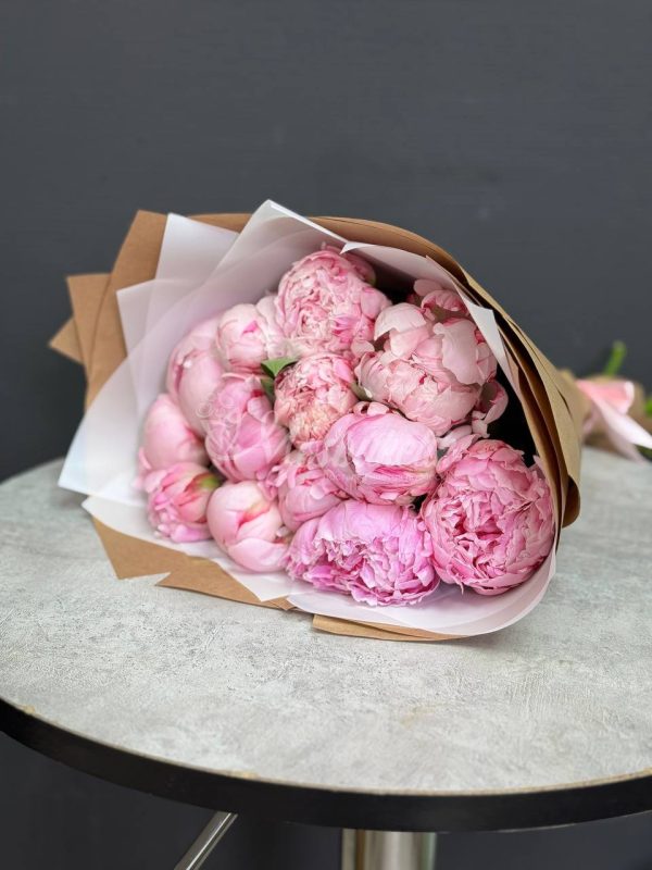 Букет из 13 пионов — изображение 4