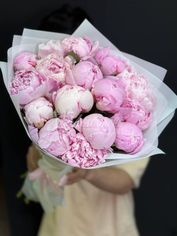 Букет из 15 пионов — изображение 3
