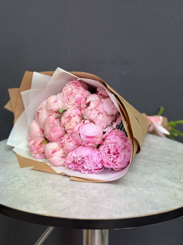 Букет из 13 пионов — изображение 3