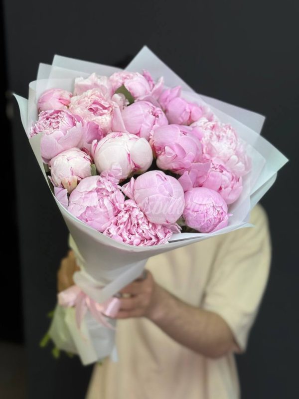 Букет из 15 пионов