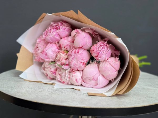 Букет из 13 пионов — изображение 6